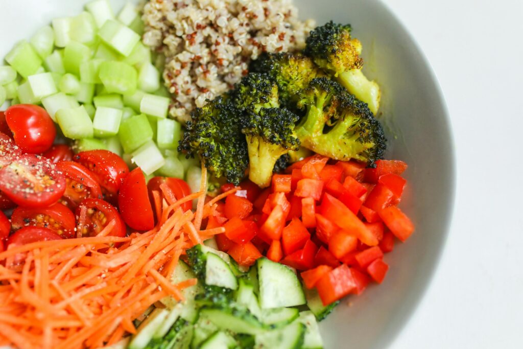 A vibrant, nutritious salad bowl featuring fresh vegetables and quinoa for a healthy meal.
